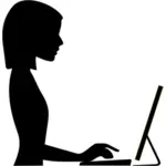 Siluettivektorikuva naisen kirjoittamisesta tietokoneella