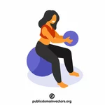Женщина сидит на резиновом мяче